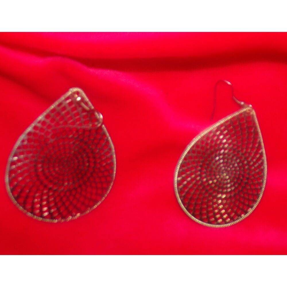 light weight open weave drop dangle  pierced earrings